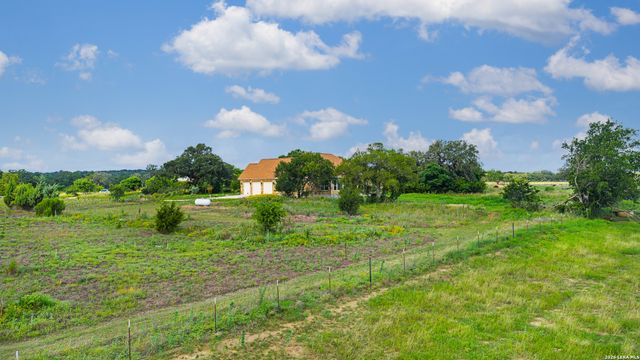 214 MARQUARDT RD, Boerne, TX 78006