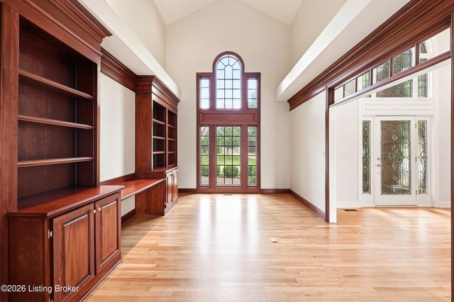 205 Sycamore Hills Ct, Louisville, KY 40245