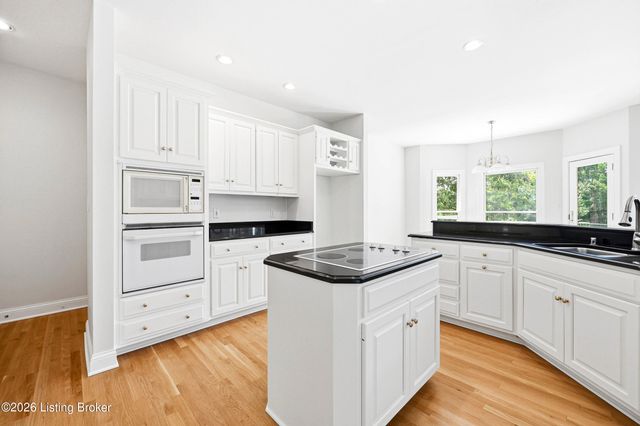 205 Sycamore Hills Ct, Louisville, KY 40245