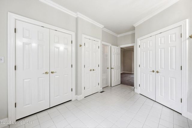 205 Sycamore Hills Ct, Louisville, KY 40245