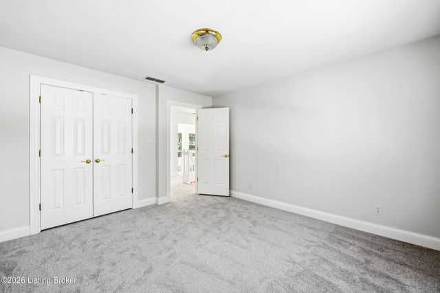 205 Sycamore Hills Ct, Louisville, KY 40245