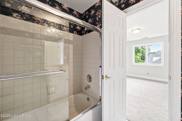 205 Sycamore Hills Ct, Louisville, KY 40245