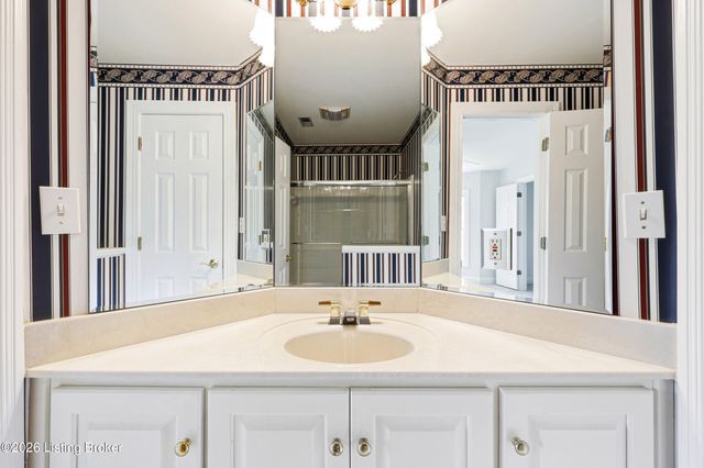 205 Sycamore Hills Ct, Louisville, KY 40245