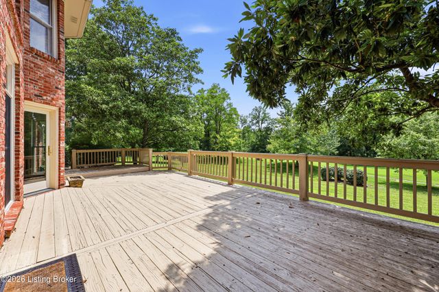 205 Sycamore Hills Ct, Louisville, KY 40245
