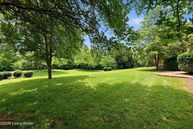 205 Sycamore Hills Ct, Louisville, KY 40245