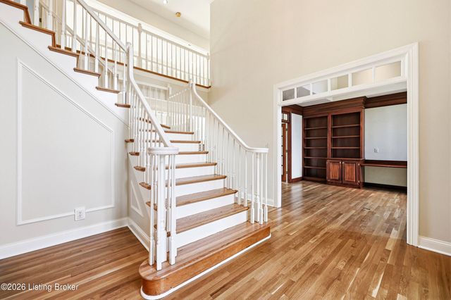 205 Sycamore Hills Ct, Louisville, KY 40245