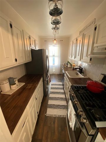 141 Wyckoff Place 6-E, Woodmere, NY 11598