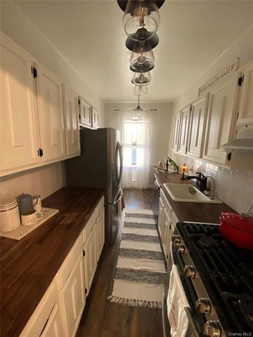 141 Wyckoff Place 6-E, Woodmere, NY 11598