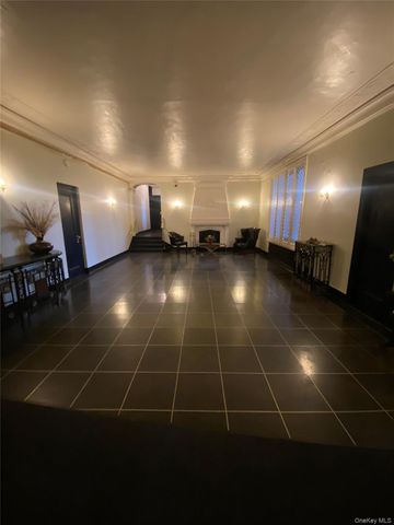 141 Wyckoff Place 6-E, Woodmere, NY 11598