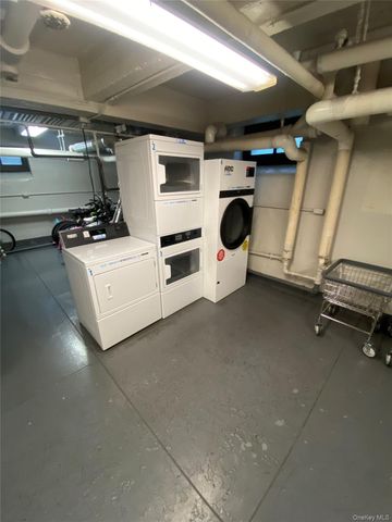 141 Wyckoff Place 6-E, Woodmere, NY 11598