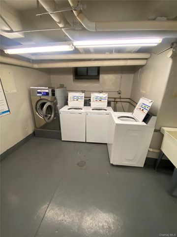 141 Wyckoff Place 6-E, Woodmere, NY 11598