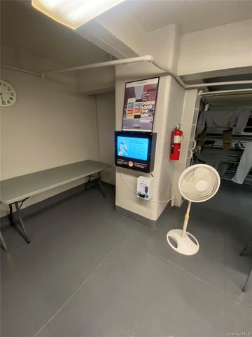 141 Wyckoff Place 6-E, Woodmere, NY 11598