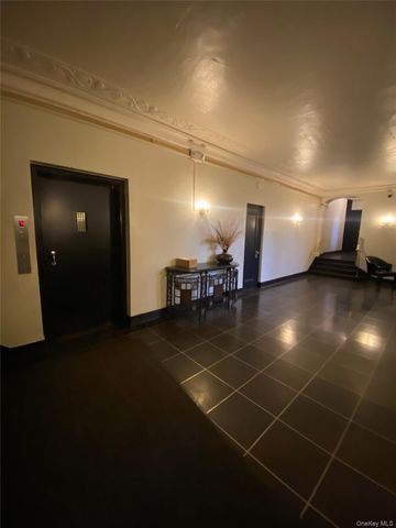 141 Wyckoff Place 6-E, Woodmere, NY 11598