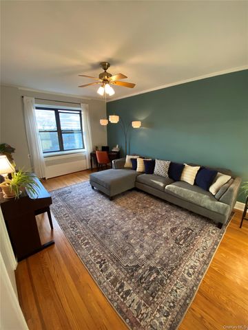 141 Wyckoff Place 6-E, Woodmere, NY 11598