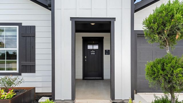 146 Union Pacific DR, Cedar Creek, TX 78612