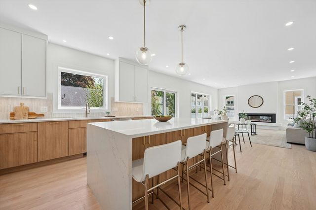 15 Calvin St, Lexington, MA 02420