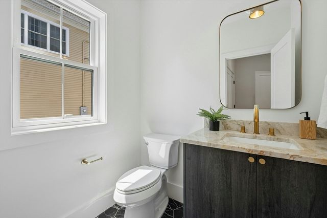 15 Calvin St, Lexington, MA 02420