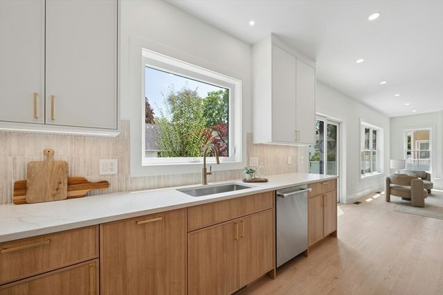 15 Calvin St, Lexington, MA 02420