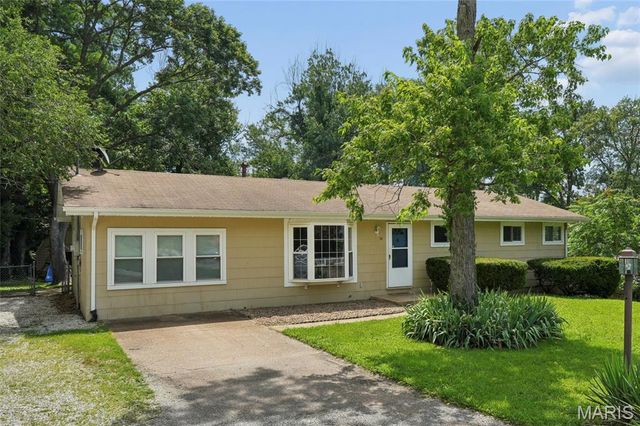 14 Ken Drive, Fenton, MO 63026