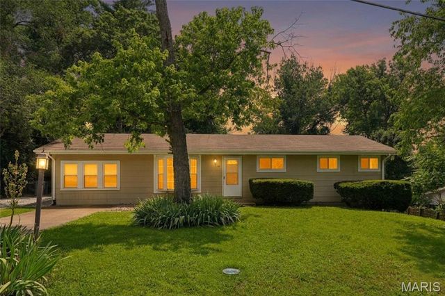 14 Ken Drive, Fenton, MO 63026