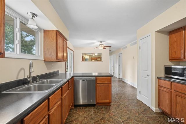 14 Ken Drive, Fenton, MO 63026