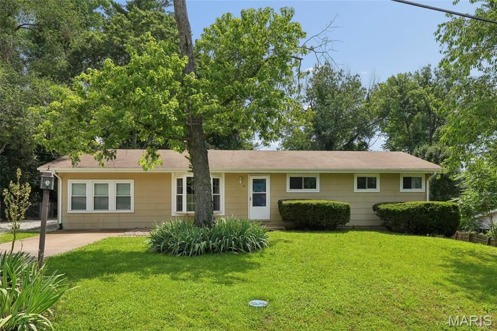 14 Ken Drive, Fenton, MO 63026