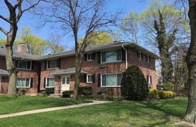 141 Edmunton Drive G-18, North Babylon, NY 11703