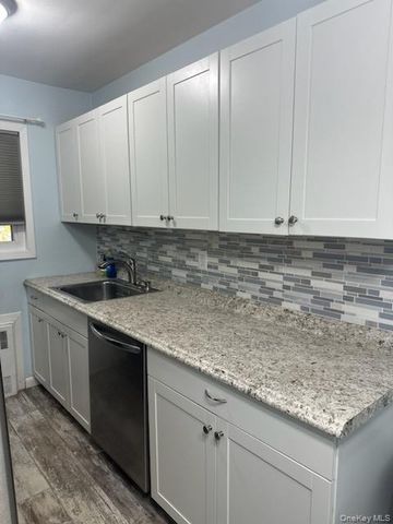 141 Edmunton Drive G-18, North Babylon, NY 11703