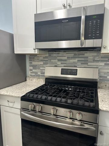 141 Edmunton Drive G-18, North Babylon, NY 11703