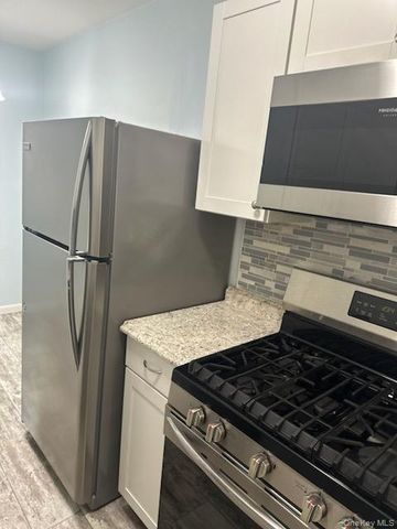 141 Edmunton Drive G-18, North Babylon, NY 11703