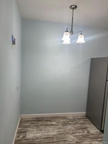 141 Edmunton Drive G-18, North Babylon, NY 11703