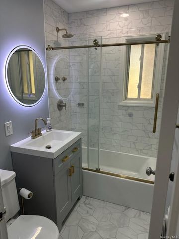 141 Edmunton Drive G-18, North Babylon, NY 11703