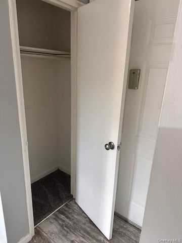 141 Edmunton Drive G-18, North Babylon, NY 11703