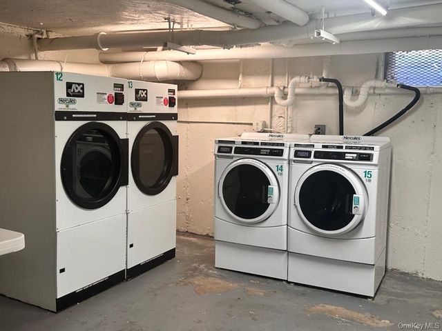 141 Edmunton Drive G-18, North Babylon, NY 11703