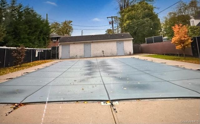 141 Edmunton Drive G-18, North Babylon, NY 11703