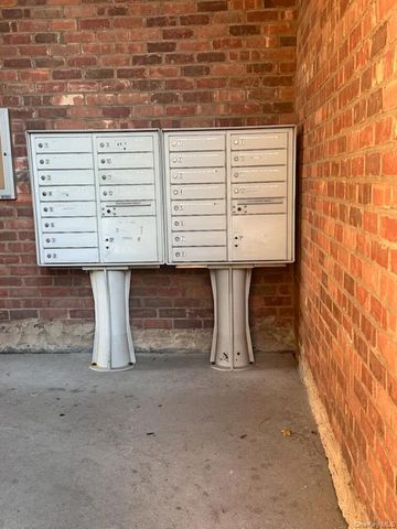 141 Edmunton Drive G-18, North Babylon, NY 11703