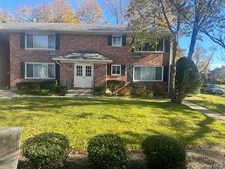 141 Edmunton Drive G-18, North Babylon, NY 11703