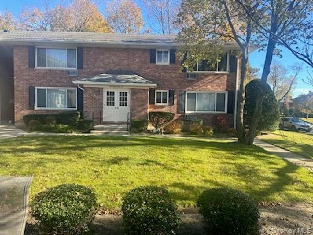 141 Edmunton Drive G-18, North Babylon, NY 11703