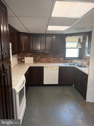 1308 E CARACAS AVE, Hershey, PA 17033