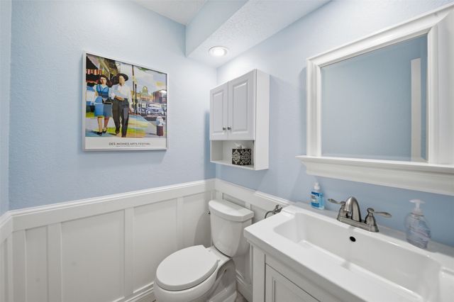 36 30th Street, Des Moines, IA 50312
