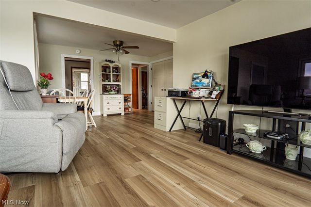 27268 Lakeside Drive, Beloit, OH 44609