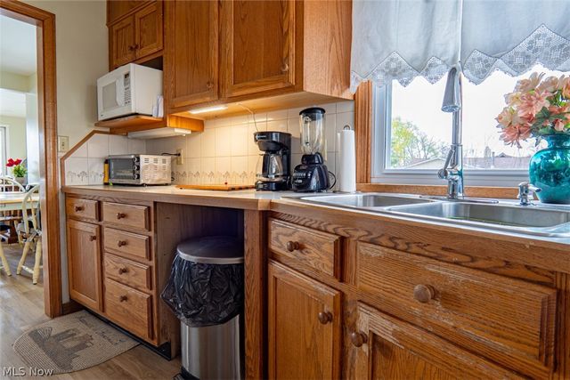 27268 Lakeside Drive, Beloit, OH 44609