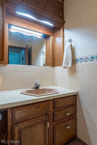 27268 Lakeside Drive, Beloit, OH 44609