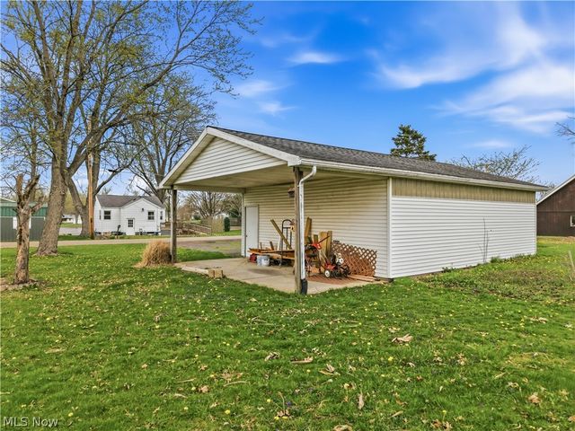 27268 Lakeside Drive, Beloit, OH 44609