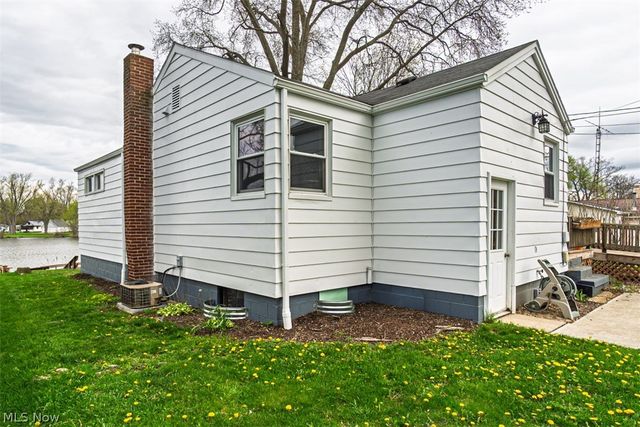 27268 Lakeside Drive, Beloit, OH 44609