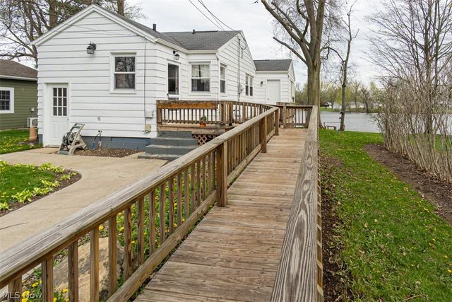 27268 Lakeside Drive, Beloit, OH 44609
