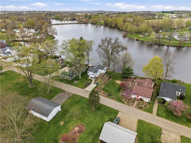 27268 Lakeside Drive, Beloit, OH 44609