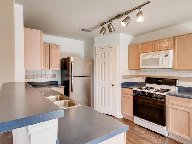 200 Buttercup ST, Kyle, TX 78640