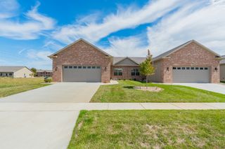 1906 Dunraven Road, Bloomington, IL 61704