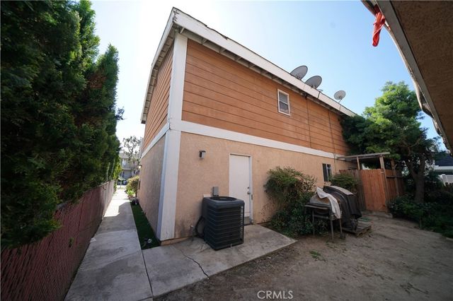1735 Orizaba Avenue, Long Beach, CA 90804